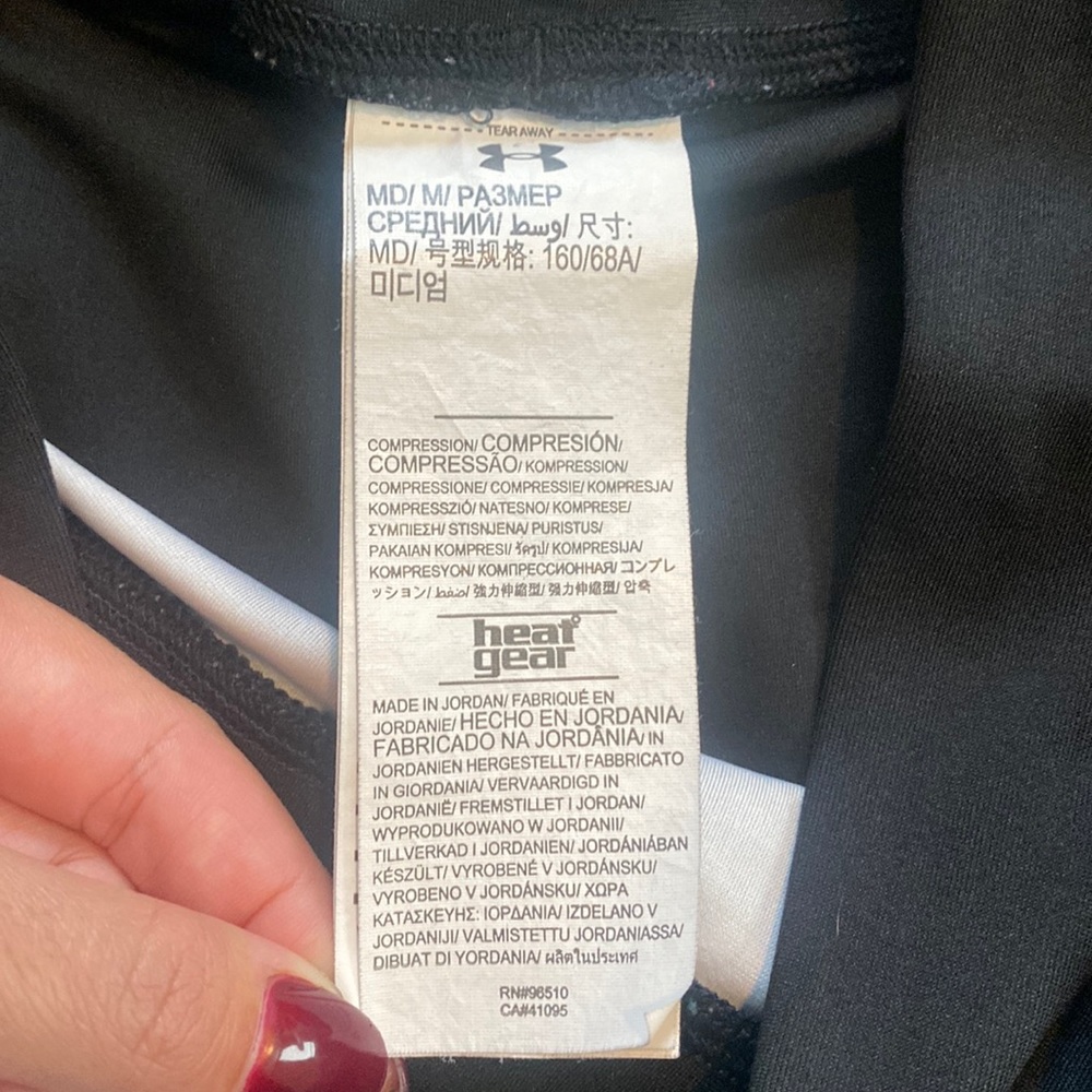 Under Armour compression heat gear, women’s capri leggings